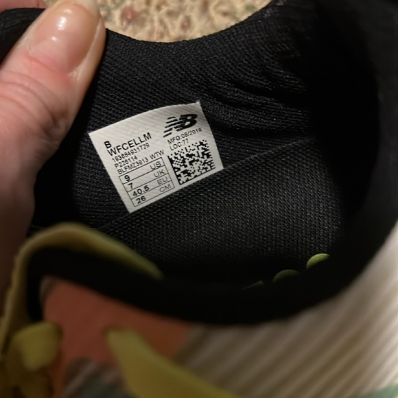 New Balance Fuel Cell Echolucent running shoes women’s 9 - Picture 5 of 6